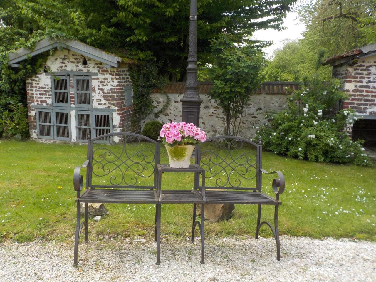 Le Moulin De Pommeuse Bed & Breakfast Exterior photo