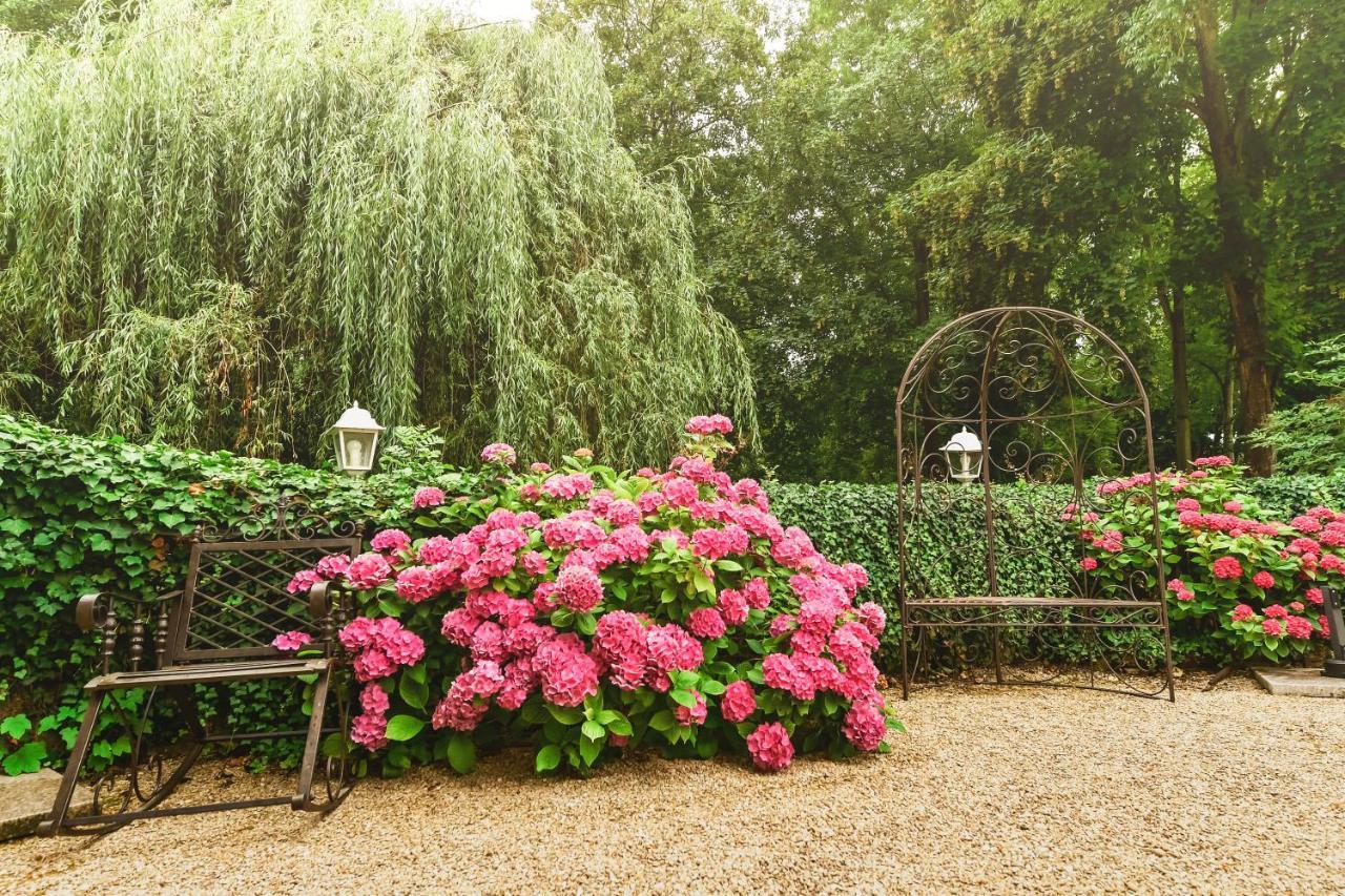 Le Moulin De Pommeuse Bed & Breakfast Exterior photo
